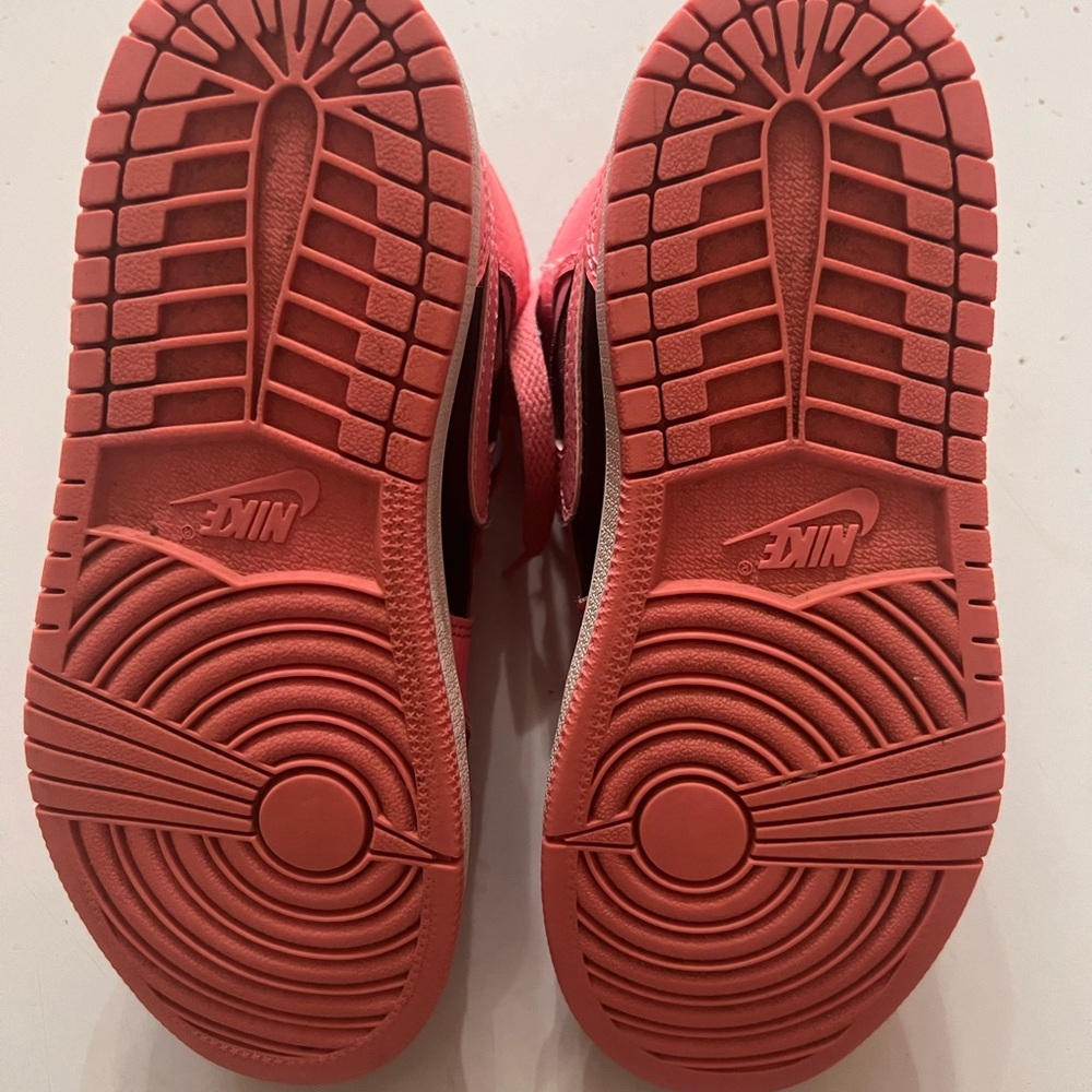 Nike Kids in good condition - Picture 6 of 7